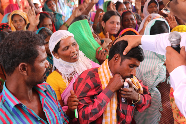 Hundreds Massed for the 2 days Mega Prayer organized by Grace Ministry at Pavagada, Tumkur. The Pavagada Prayer Meetings was a great blessing to the hundreds who gathered. 